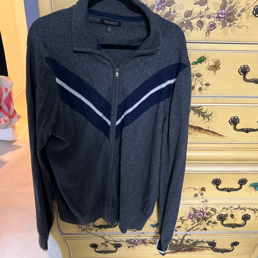 Men’s sweater with zipper